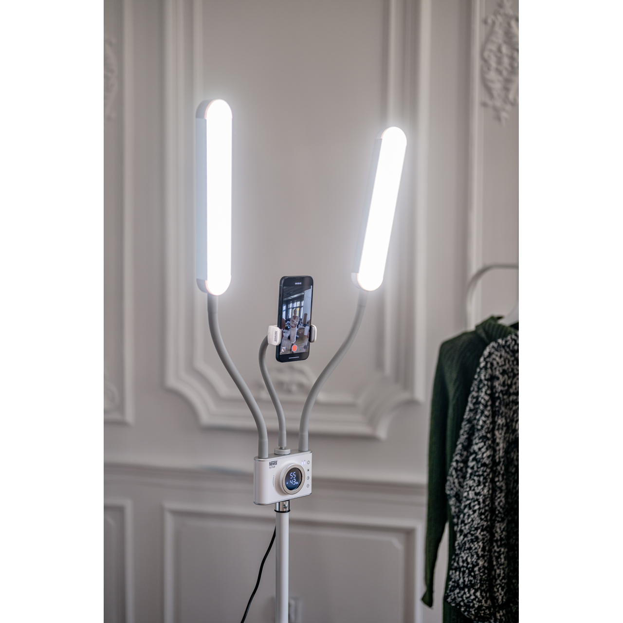 Lampa LED Newell Isztar - oświetlenie salonu tatuażu