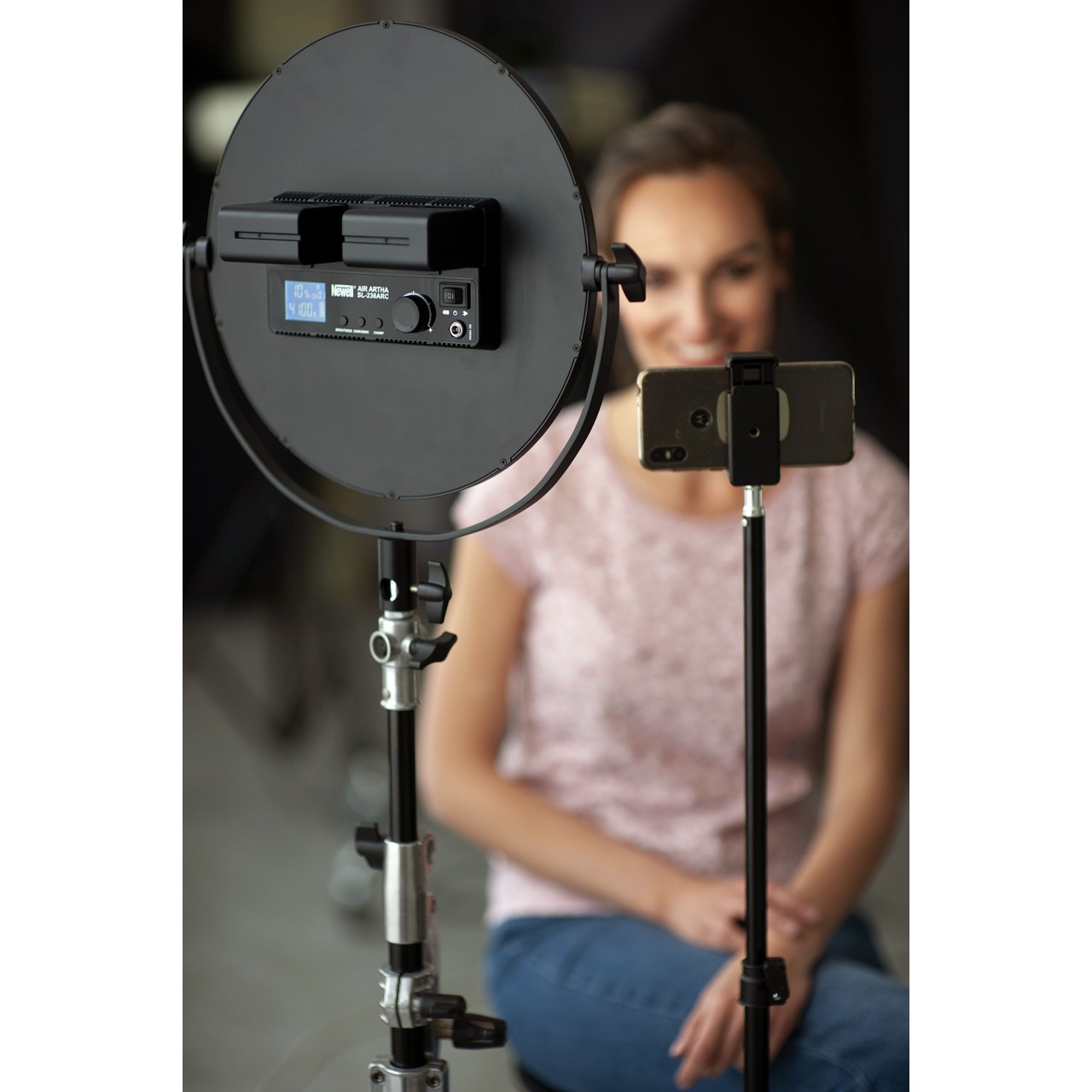 Lampa LED Newell Air Artha - oświetlenie salonu tatuażu