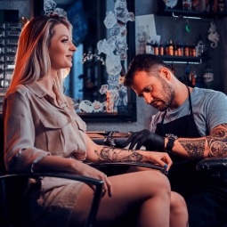 Sezonowość w branży tatuatorskiej Sezonowość w branży tatuatorskiej