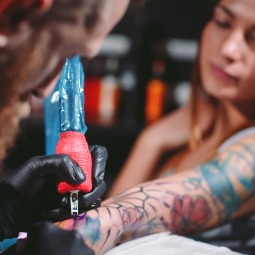 Dlaczego tatuaże tyle kosztują i co się składa na ich cenę? Dlaczego tatuaże tyle kosztują i co się składa na ich cenę?