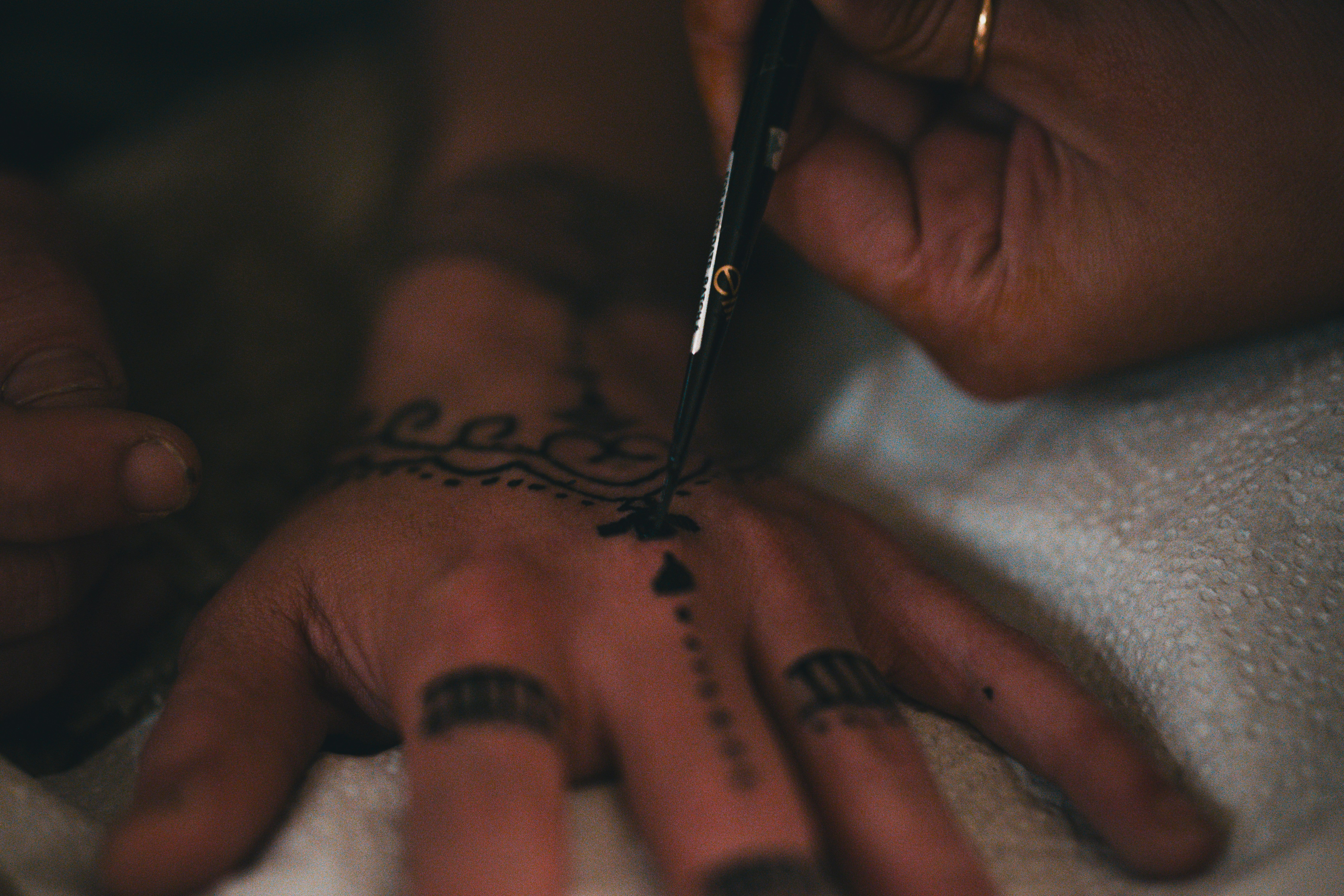 Handpoke - najstarsza technika tatuażu na świecie Handpoke - najstarsza technika tatuażu na świecie